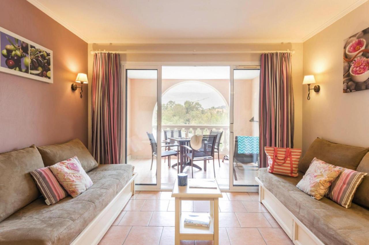 Residence Pierre & Vacances Premium Les Calanques Des Issambres レ・ズィサンブル エクステリア 写真