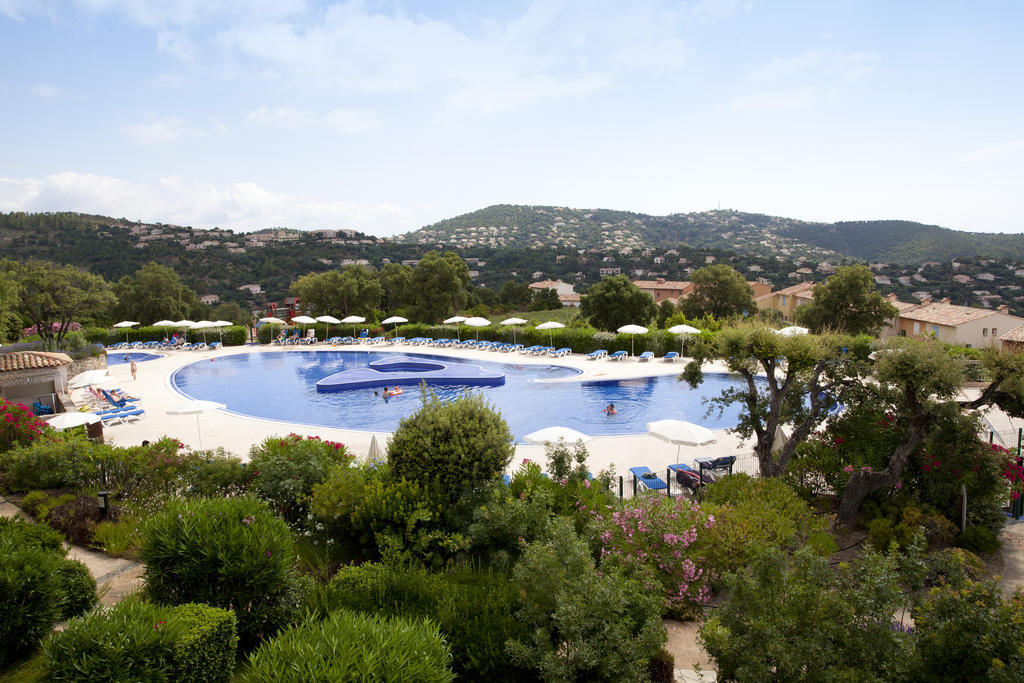 Residence Pierre & Vacances Premium Les Calanques Des Issambres レ・ズィサンブル エクステリア 写真